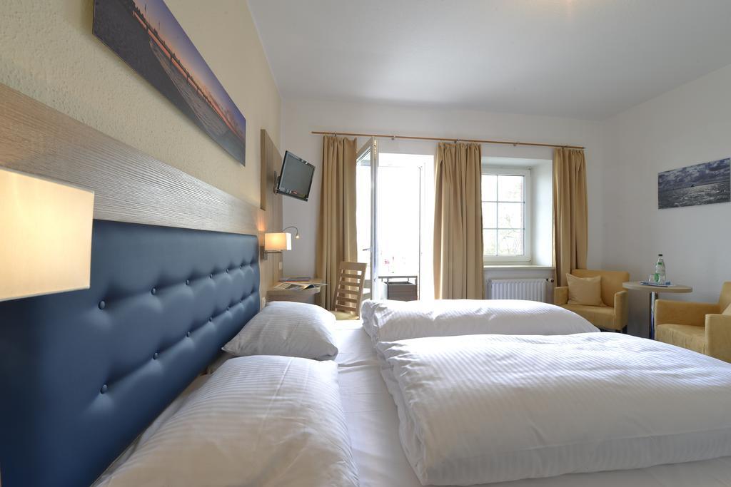Hotel Boddenhus Garni ツィングシュト エクステリア 写真