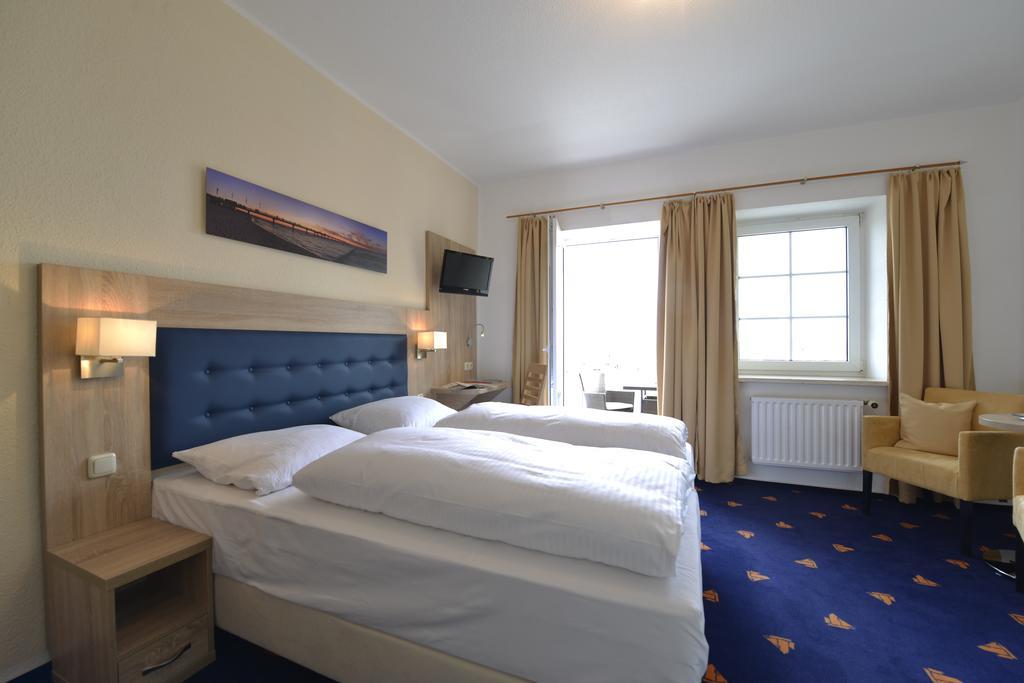 Hotel Boddenhus Garni ツィングシュト エクステリア 写真