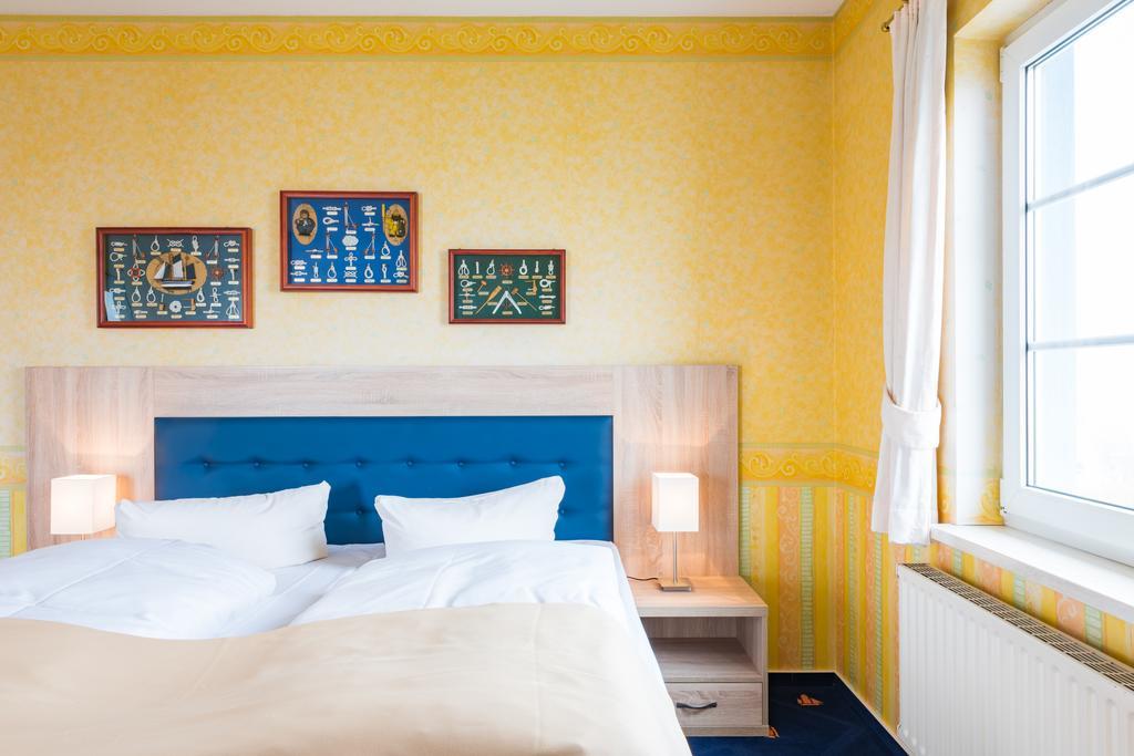 Hotel Boddenhus Garni ツィングシュト エクステリア 写真