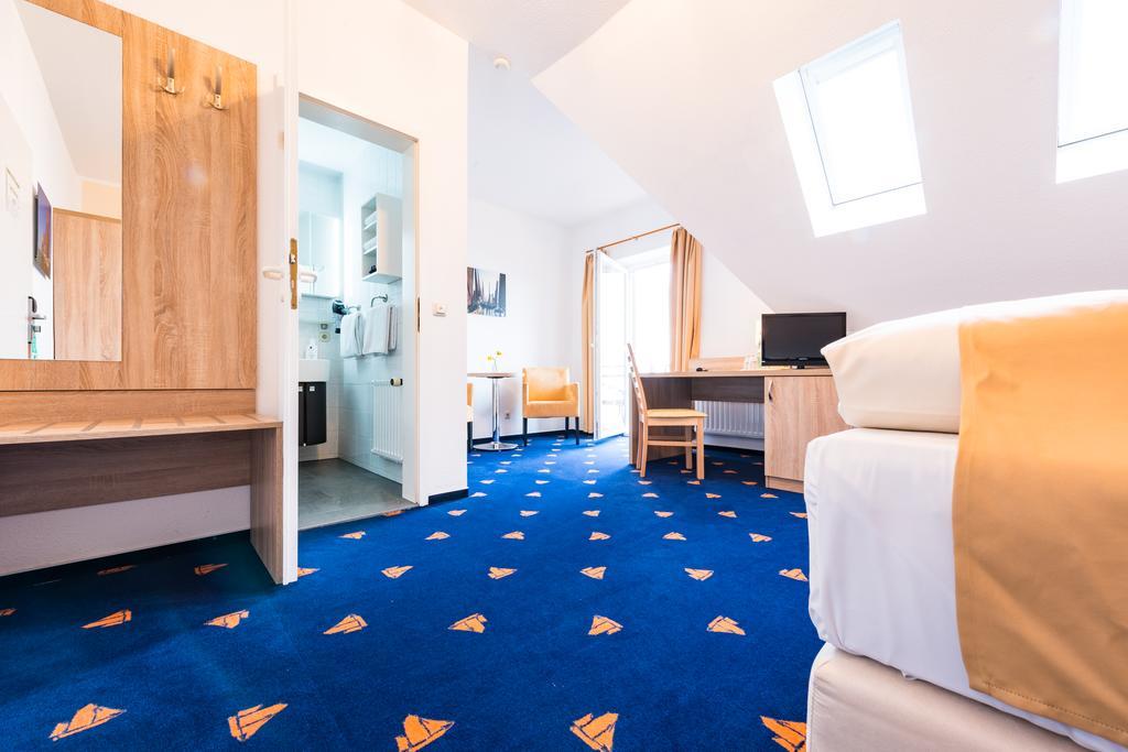 Hotel Boddenhus Garni ツィングシュト エクステリア 写真