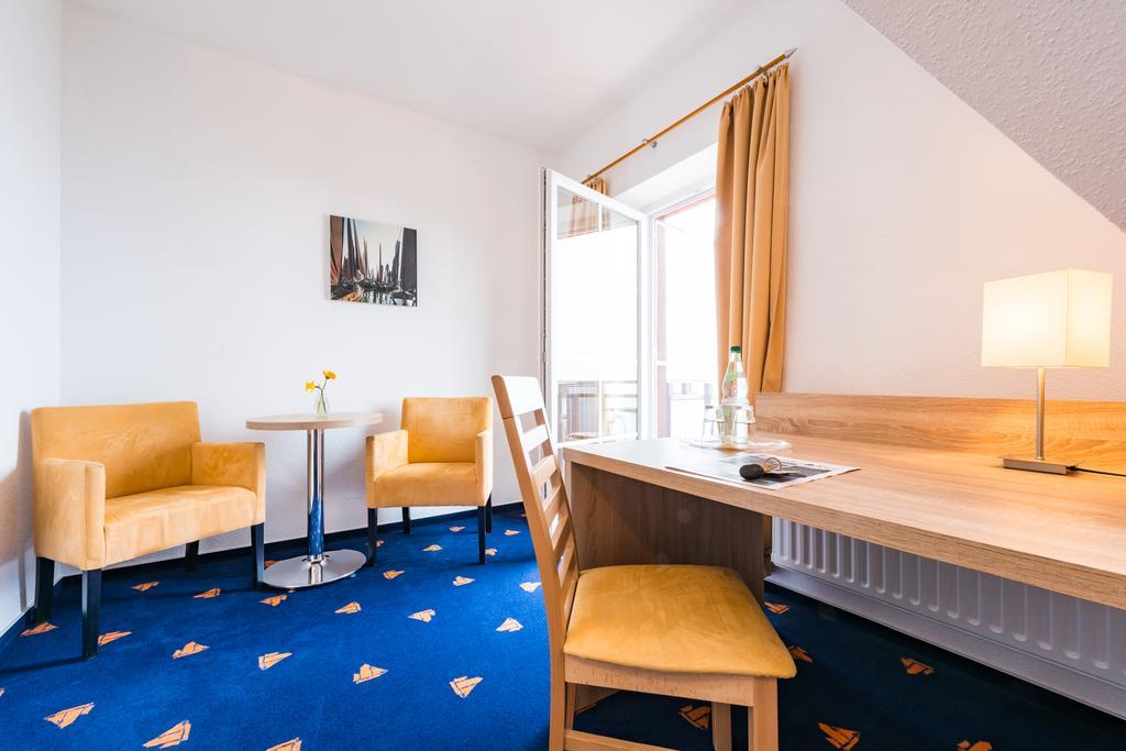 Hotel Boddenhus Garni ツィングシュト エクステリア 写真