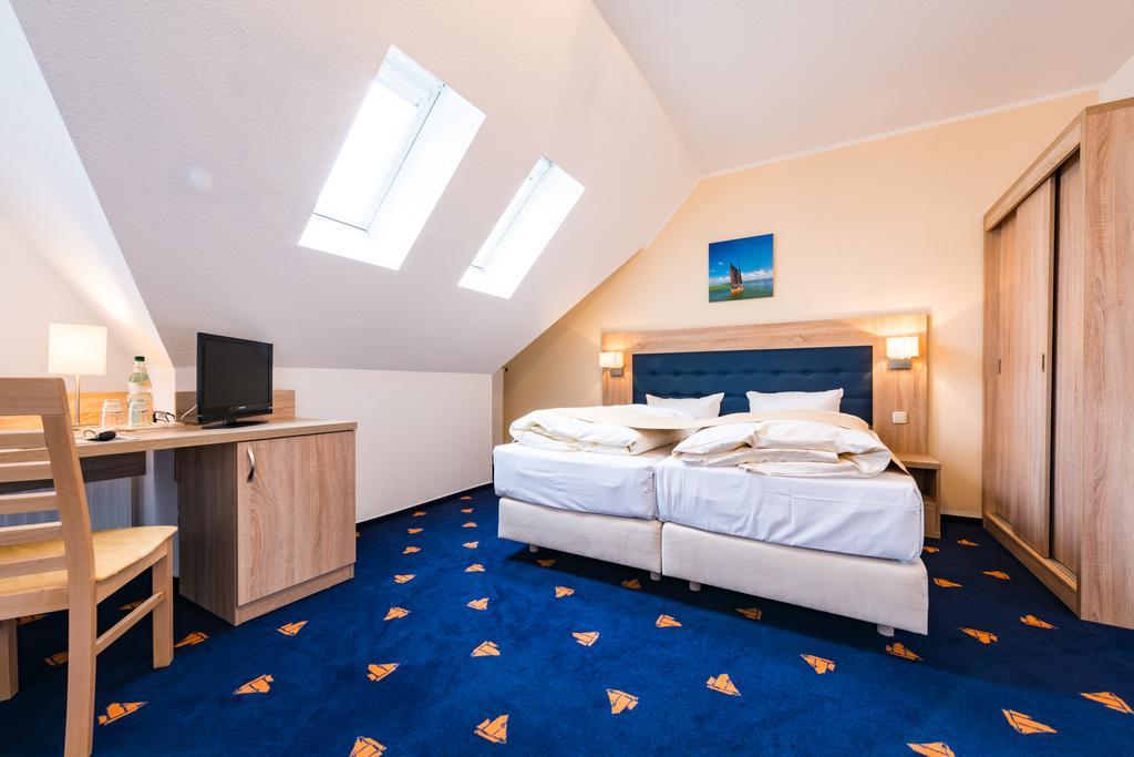Hotel Boddenhus Garni ツィングシュト エクステリア 写真