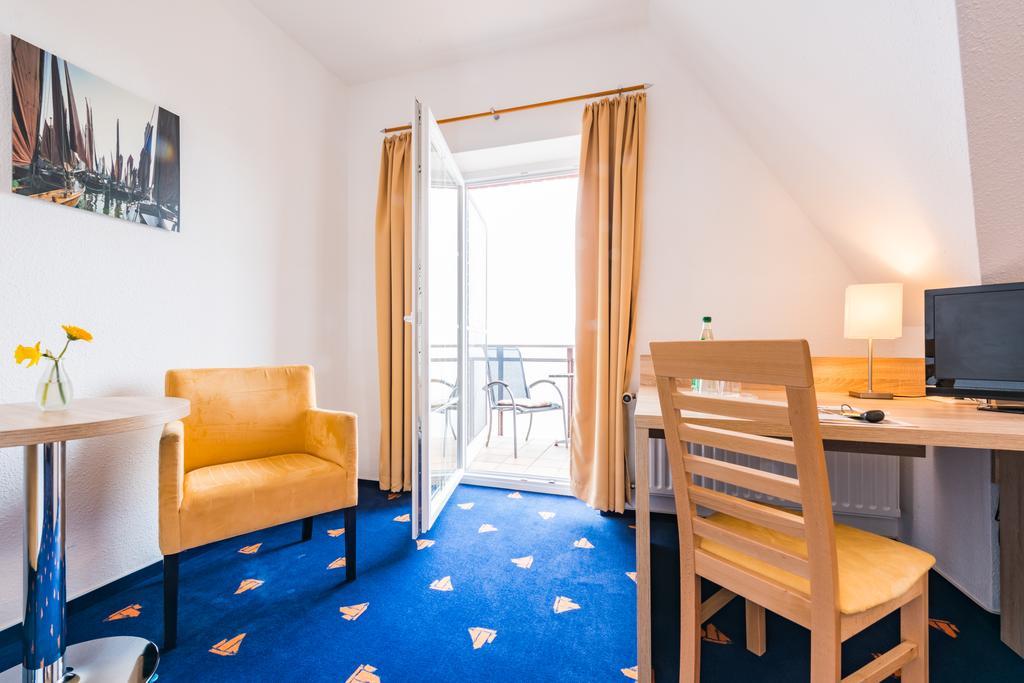 Hotel Boddenhus Garni ツィングシュト エクステリア 写真