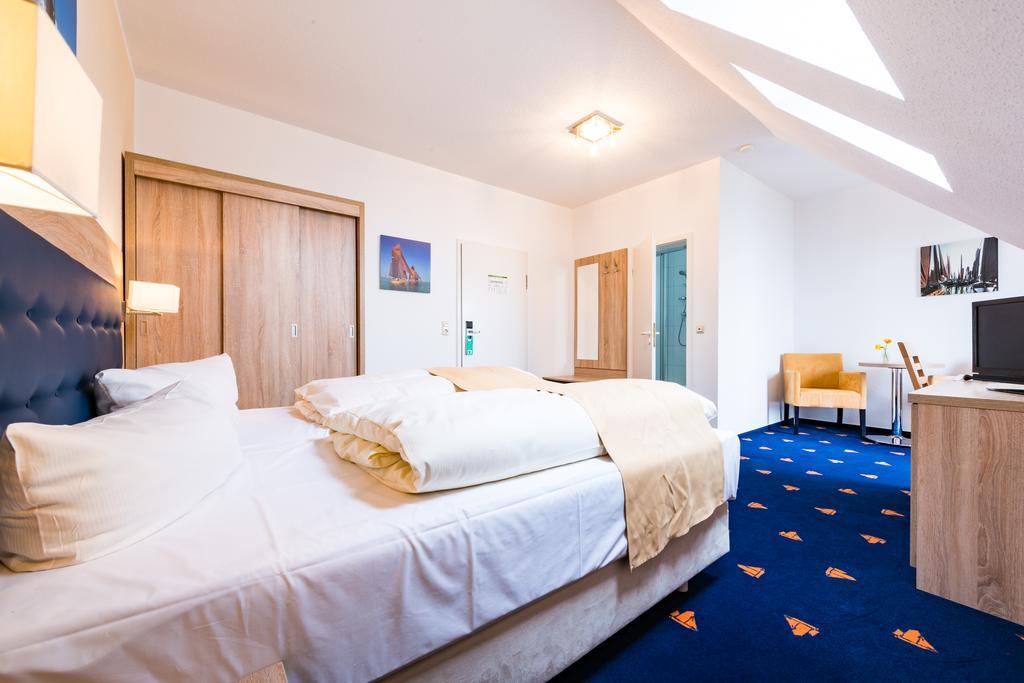 Hotel Boddenhus Garni ツィングシュト エクステリア 写真