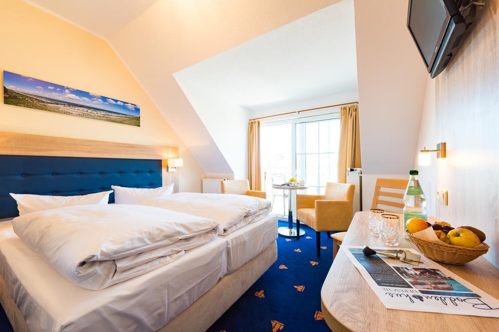 Hotel Boddenhus Garni ツィングシュト エクステリア 写真