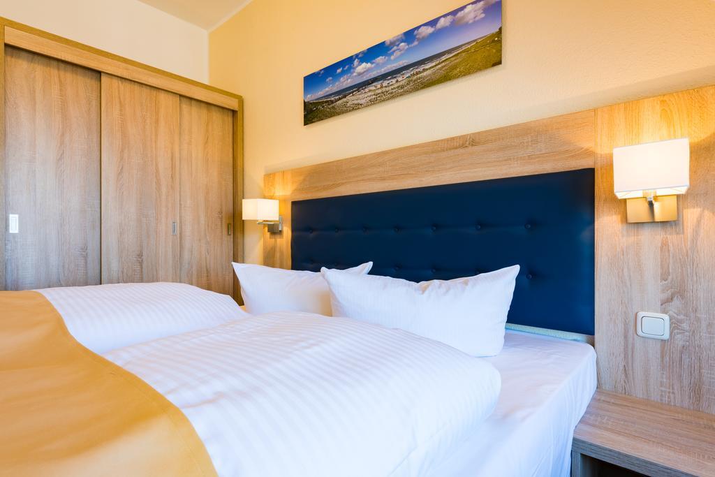 Hotel Boddenhus Garni ツィングシュト エクステリア 写真