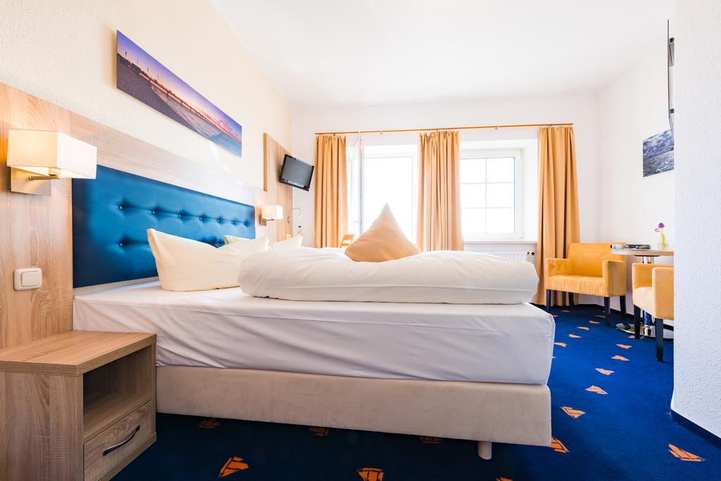 Hotel Boddenhus Garni ツィングシュト エクステリア 写真