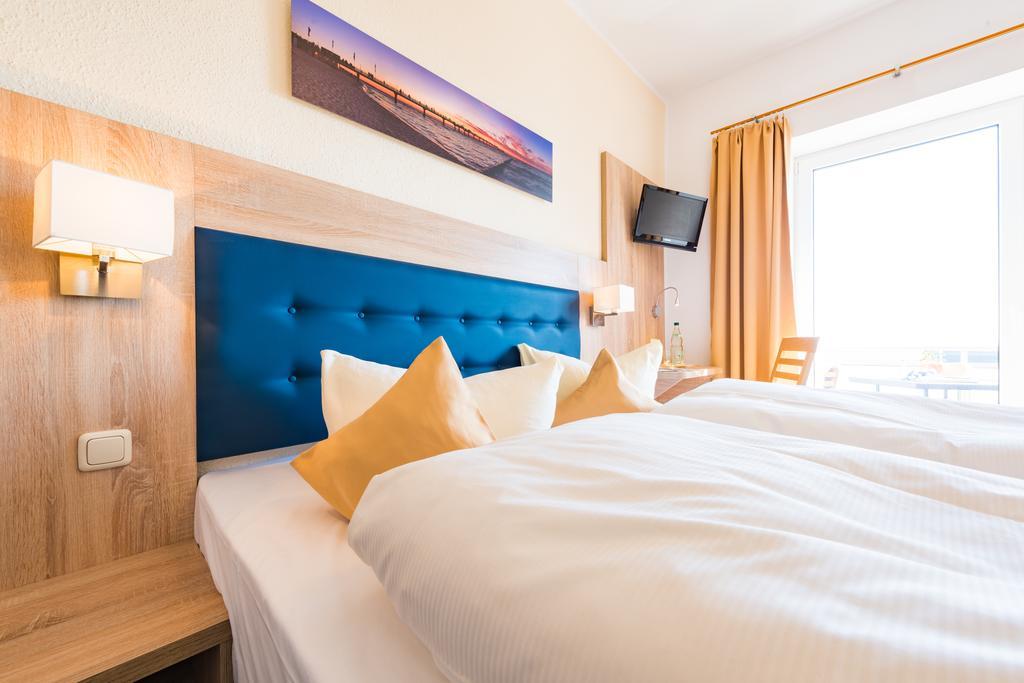 Hotel Boddenhus Garni ツィングシュト エクステリア 写真