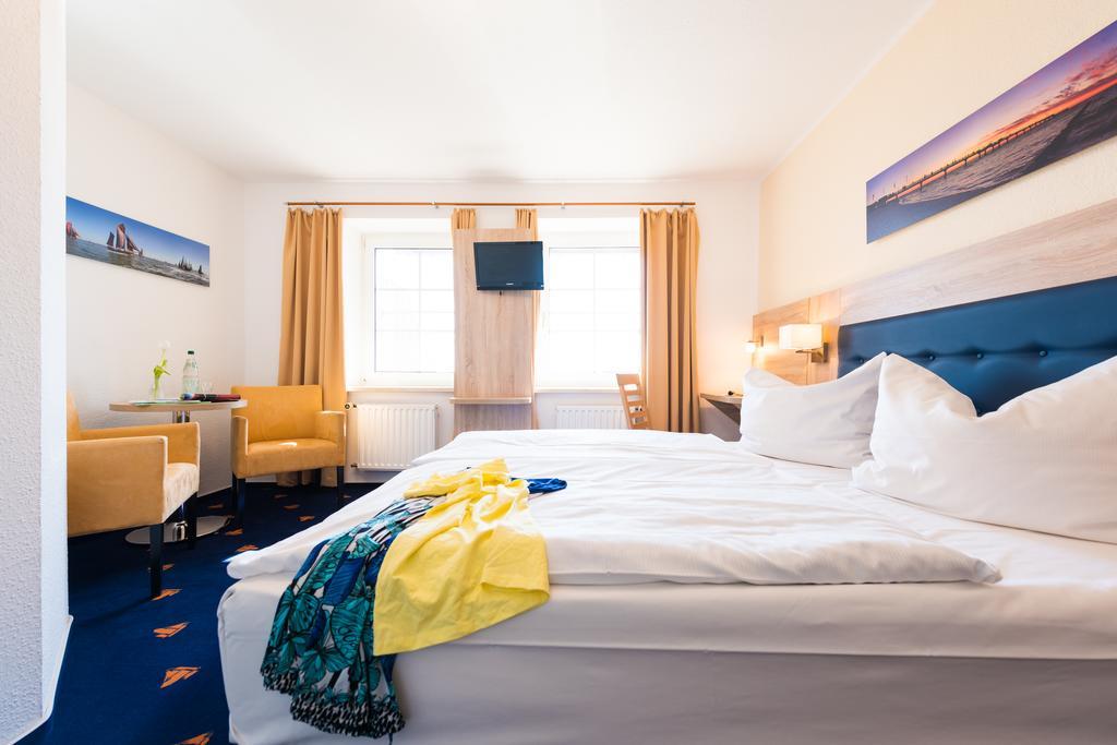 Hotel Boddenhus Garni ツィングシュト エクステリア 写真
