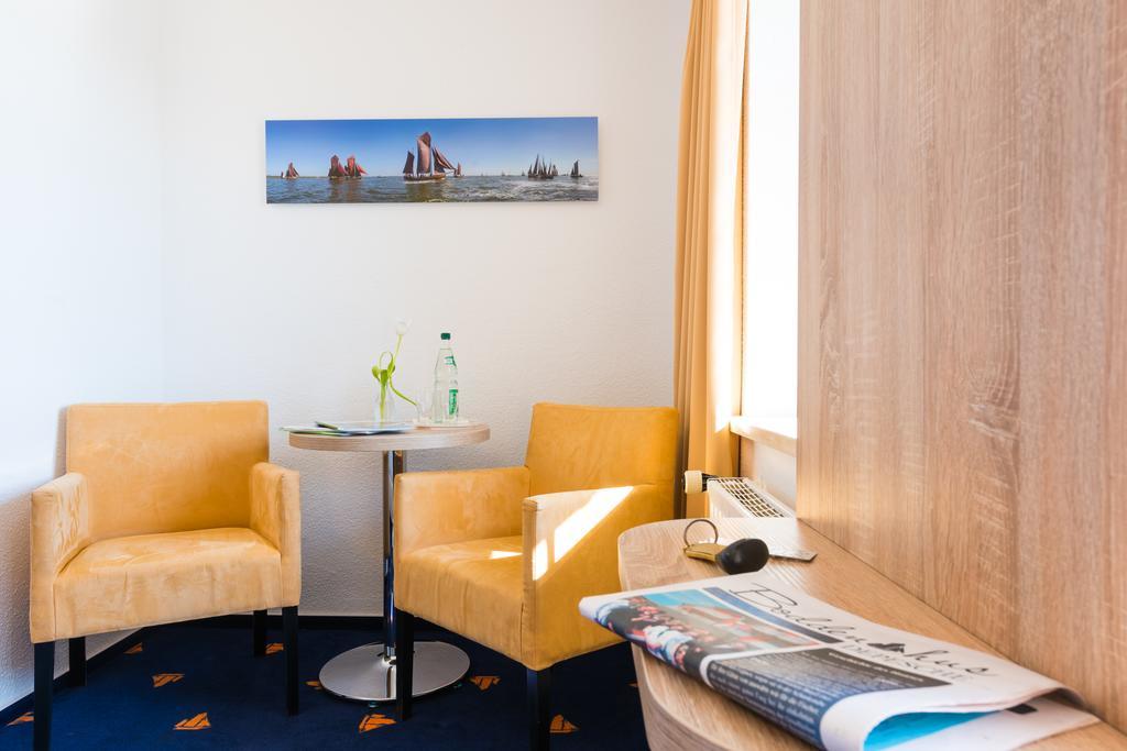 Hotel Boddenhus Garni ツィングシュト エクステリア 写真