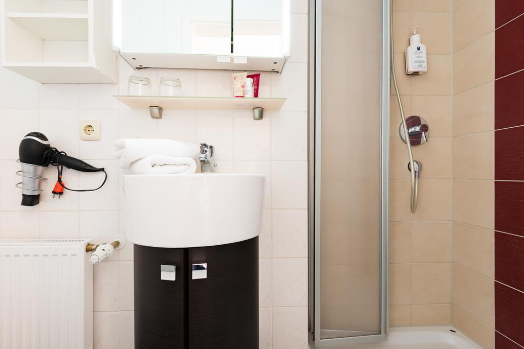 Hotel Boddenhus Garni ツィングシュト エクステリア 写真