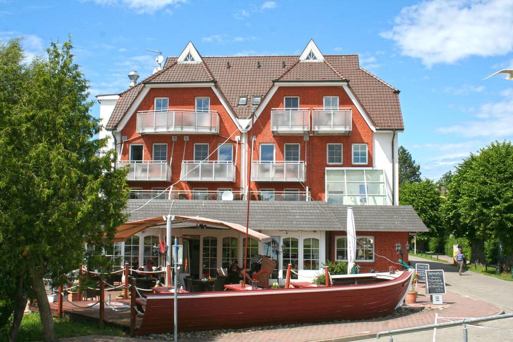 Hotel Boddenhus Garni ツィングシュト エクステリア 写真