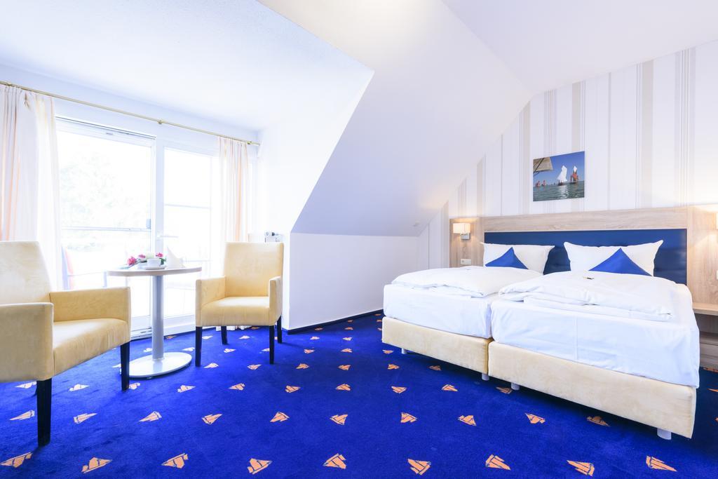 Hotel Boddenhus Garni ツィングシュト エクステリア 写真