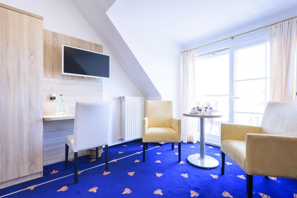 Hotel Boddenhus Garni ツィングシュト エクステリア 写真