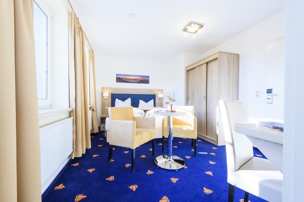 Hotel Boddenhus Garni ツィングシュト エクステリア 写真