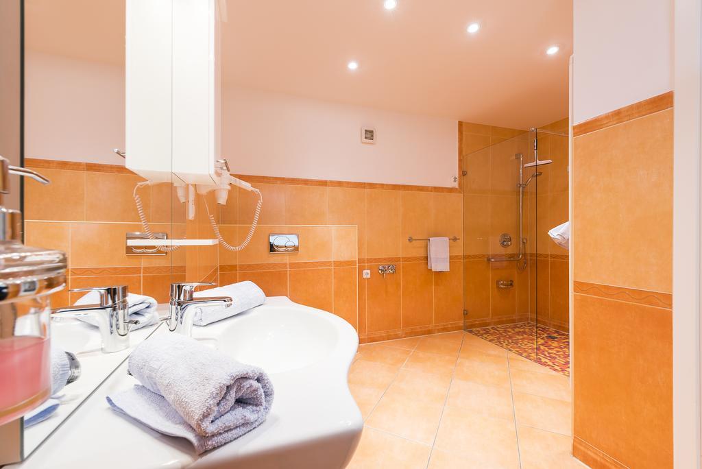 Hotel Boddenhus Garni ツィングシュト エクステリア 写真