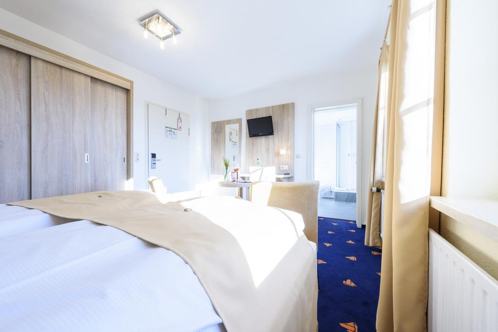Hotel Boddenhus Garni ツィングシュト エクステリア 写真