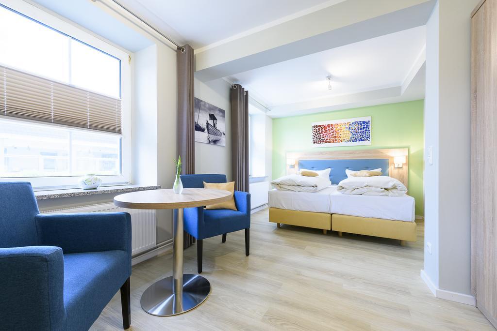 Hotel Boddenhus Garni ツィングシュト エクステリア 写真