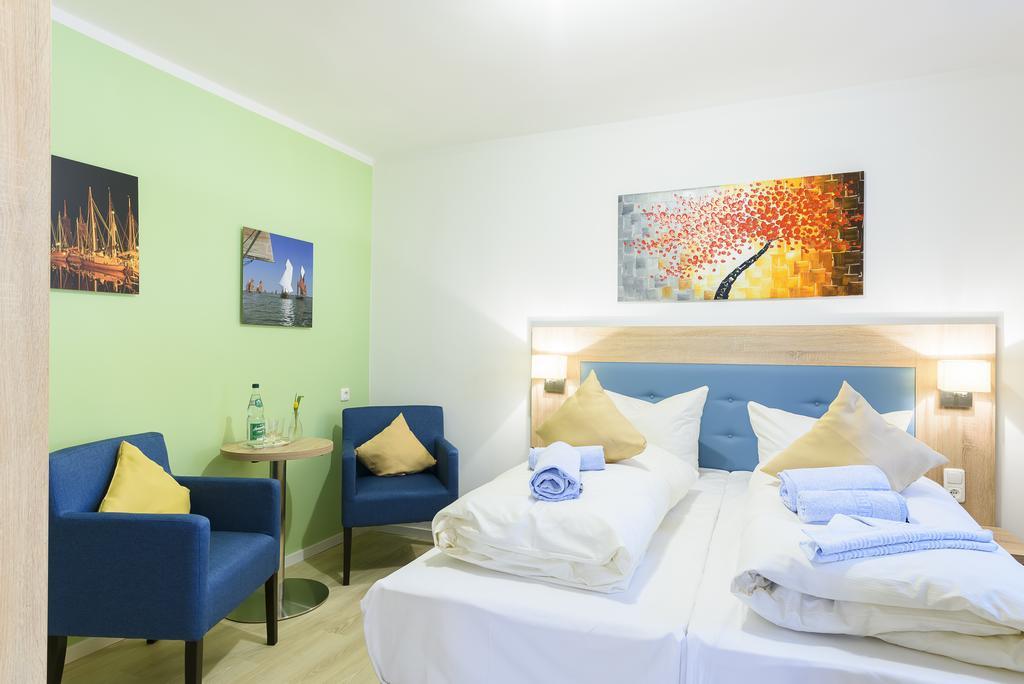 Hotel Boddenhus Garni ツィングシュト エクステリア 写真