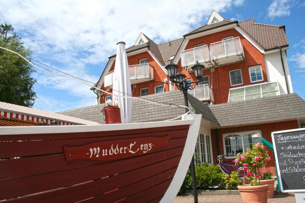 Hotel Boddenhus Garni ツィングシュト エクステリア 写真